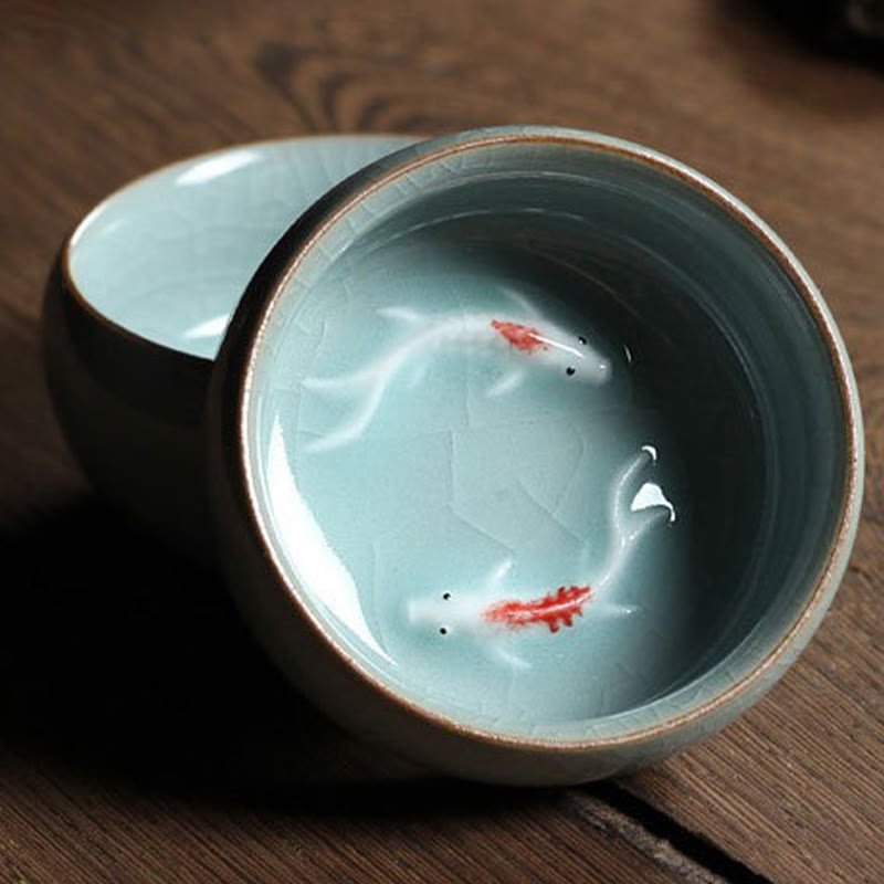 Taza de té de cerámica con forma de pez koi de colores y Buddha Stones