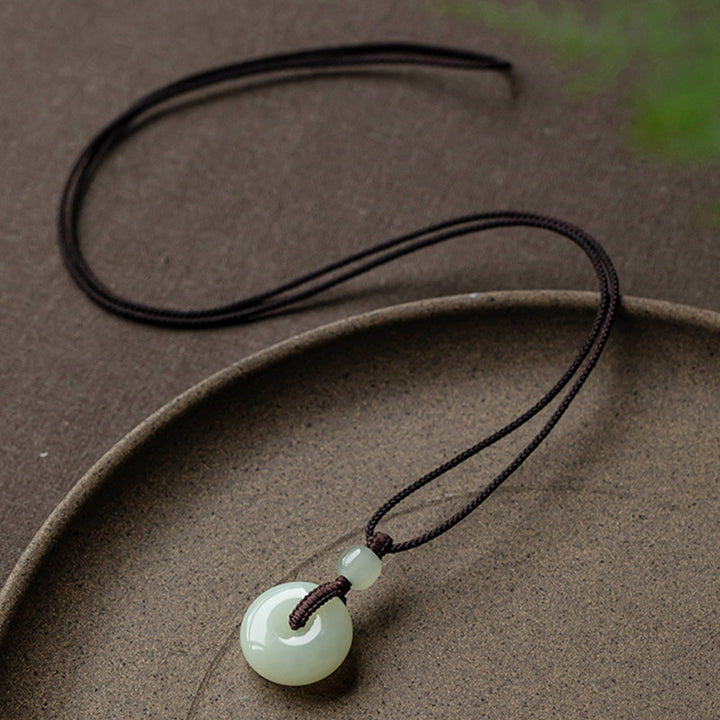 Colgante de collar de prosperidad de suerte con hebilla de paz de jade redondo natural