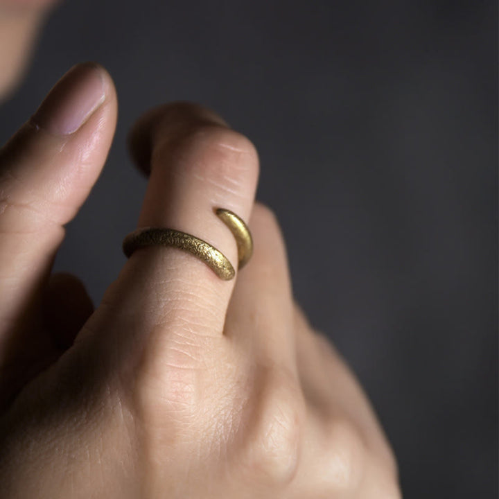 Anillo ajustable de cobre con diseño simple de Buddha Stones