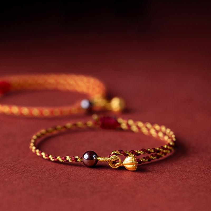 Pulsera trenzada con dije de paz y alegría de loto de cuerda de oro rojo hecha a mano con Buddha Stones