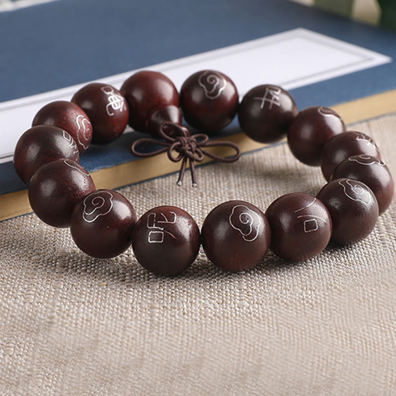 Pulsera de protección de nubes auspiciosas con carácter Om Mani Padme Hum de sándalo rojo de hoja pequeña con incrustaciones de plata de ley 925 con Buddha Stones