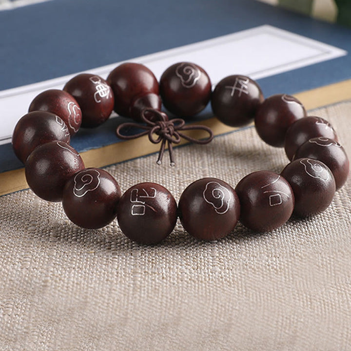 Pulsera de protección de nubes auspiciosas con carácter Om Mani Padme Hum de sándalo rojo de hoja pequeña con incrustaciones de plata de ley 925 con Buddha Stones