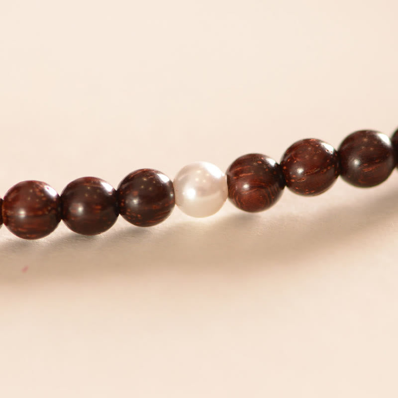 Pulsera de triple envoltura de protección de carácter Fu de sándalo rojo de hoja pequeña india de plata de ley 925 con Buddha Stones