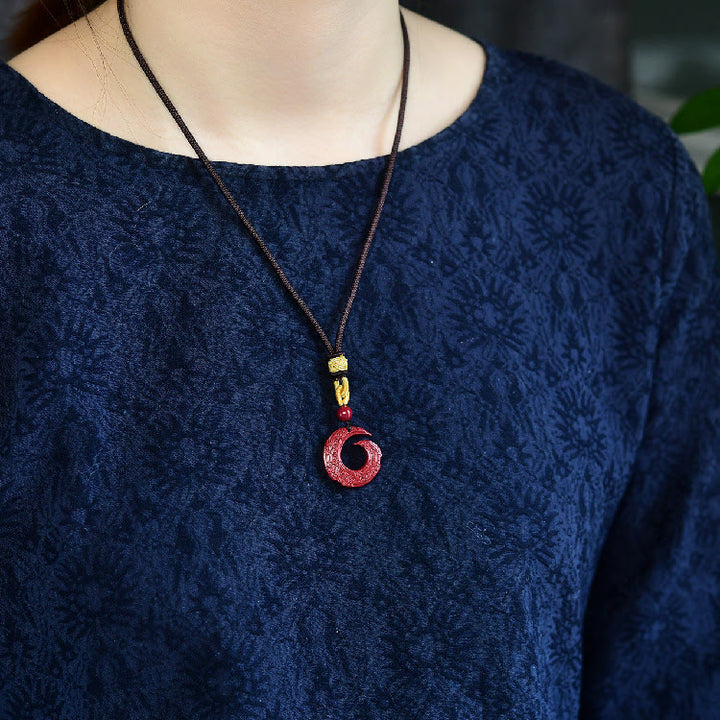 Collar con colgante de bendición de cinabrio natural con diseño de Buddha Stones que mejora la suerte