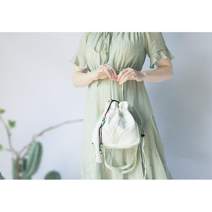 Bolso de hombro de lona con flores bordadas hechas a mano con Buddha Stones