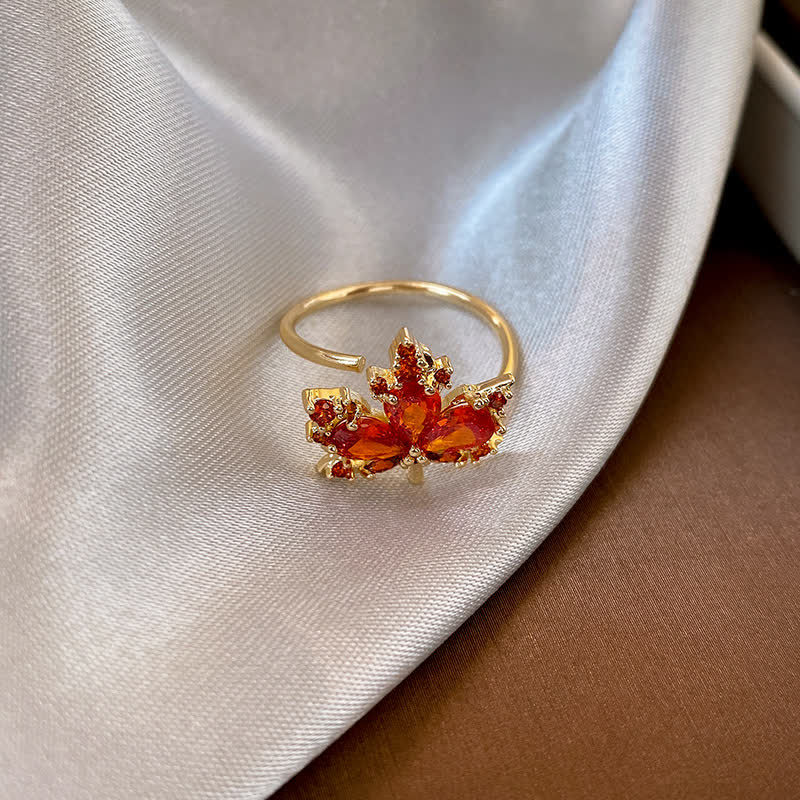 Pendientes de anillo con colgante de collar de suerte con circonitas de hoja de arce de Buddha Stones