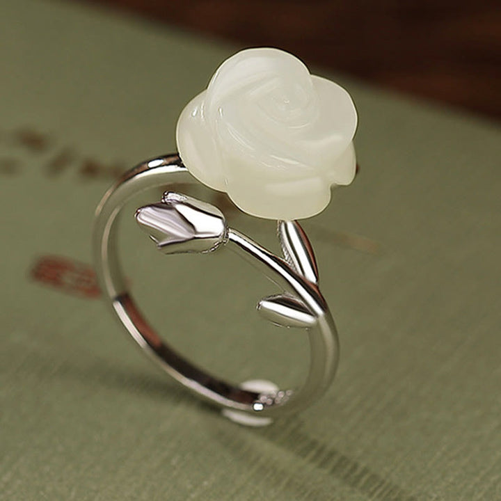 Anillo de felicidad de jade blanco hetiano con flor de rosa dorada chapada en plata de ley 925 con Buddha Stones