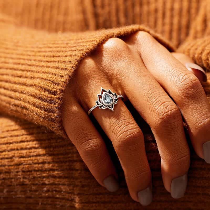 Anillo de protección de bendición de circonita de loto de plata de ley con Buddha Stones