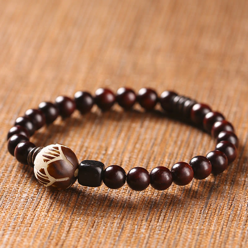 Pulsera de doble envoltura de protección tallada con semillas de loto y sándalo rojo de hoja pequeña de Buddha Stones