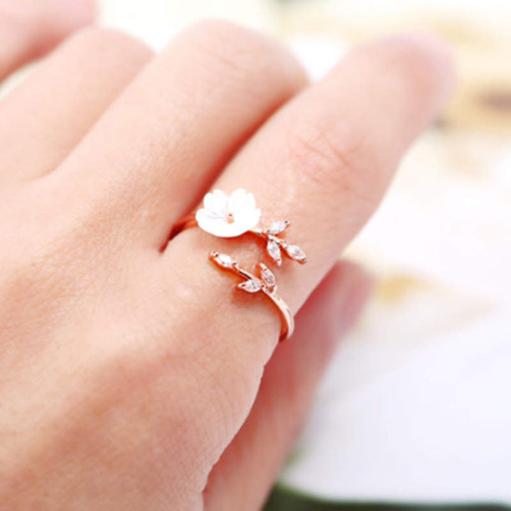 Anillo de la suerte de cobre con diseño de hojas de flor de ciruelo y Buddha Stones