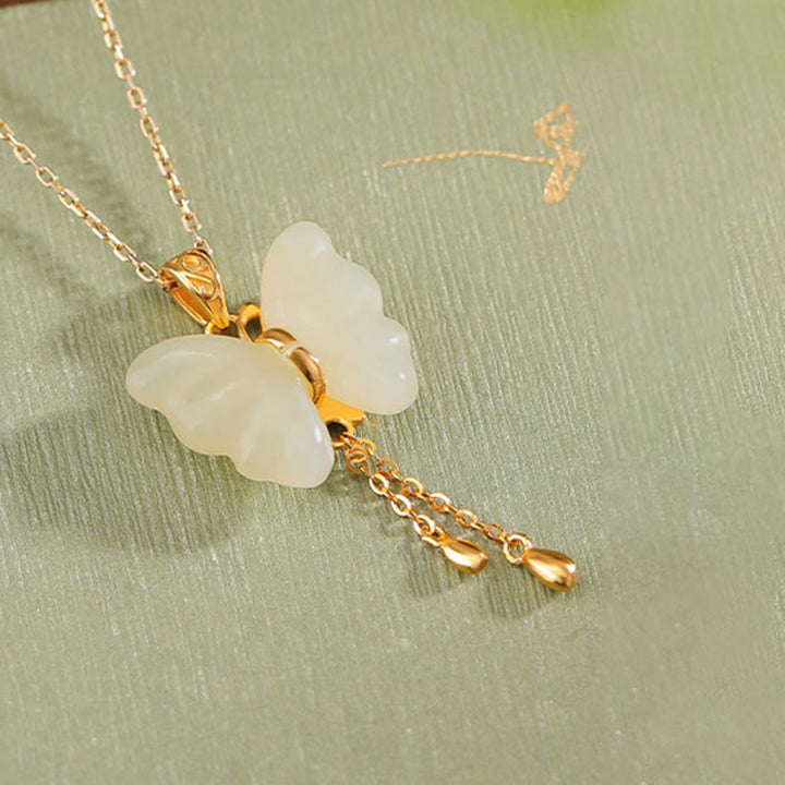 Colgante de collar con colgante de mariposa de jade blanco hetiano chapado en plata de ley 925 con Buddha Stones