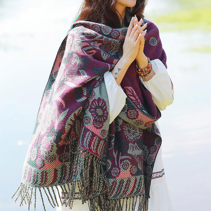 Bufanda de viaje acogedora con diseño de hojas florales y flores tibetanas de Buddha Stones