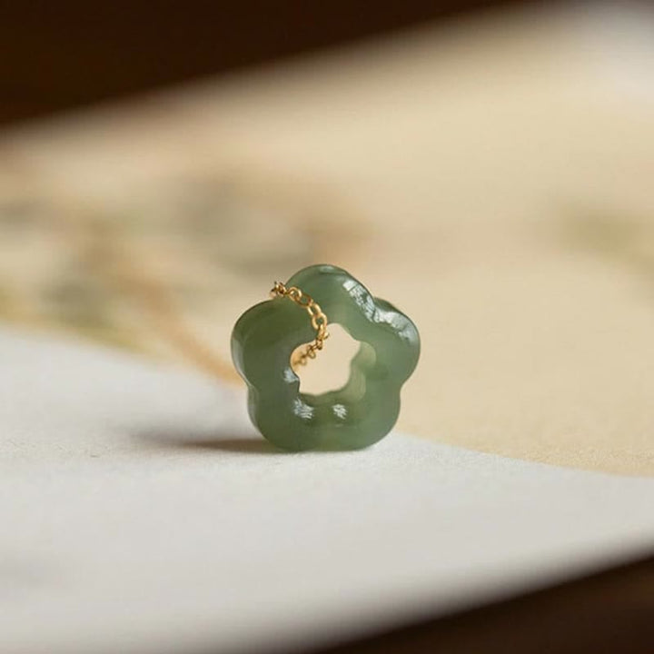 Colgante de collar con dije floral de la suerte de jade cian de jade hetiano con Buddha Stones
