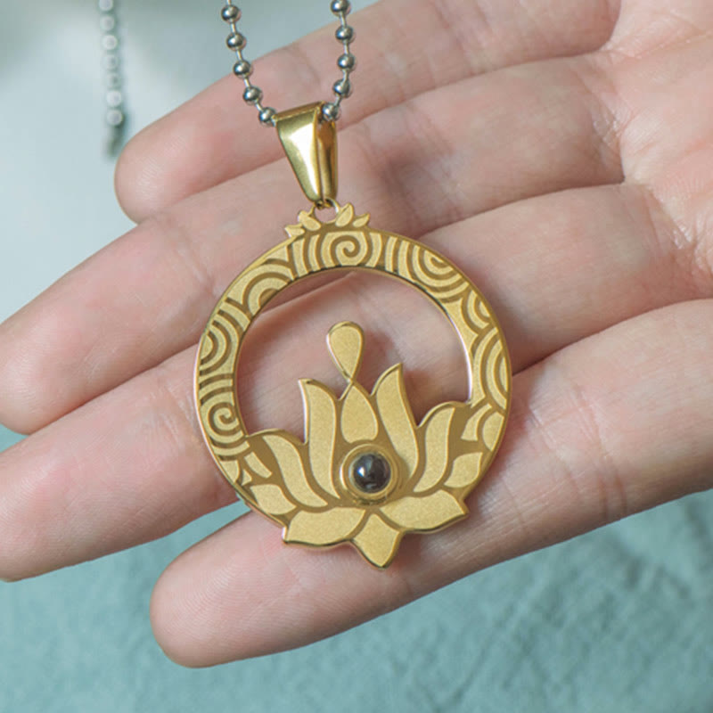 Buddha Stones loto titanio acero iluminación proyección Shurangama Mantra collar colgante