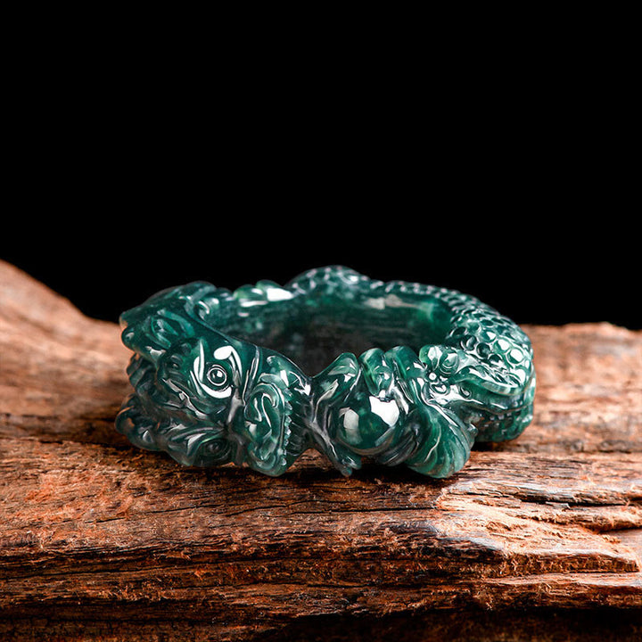 Anillo de éxito tallado con dragón de jade cian natural de Buddha Stones