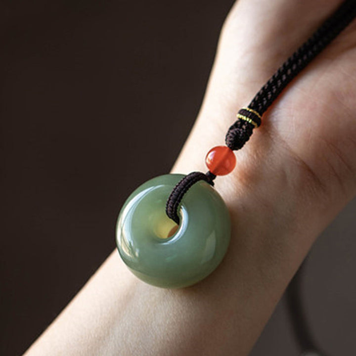 Colgante redondo natural del collar de la suerte de la hebilla de la paz del jade gris del jade