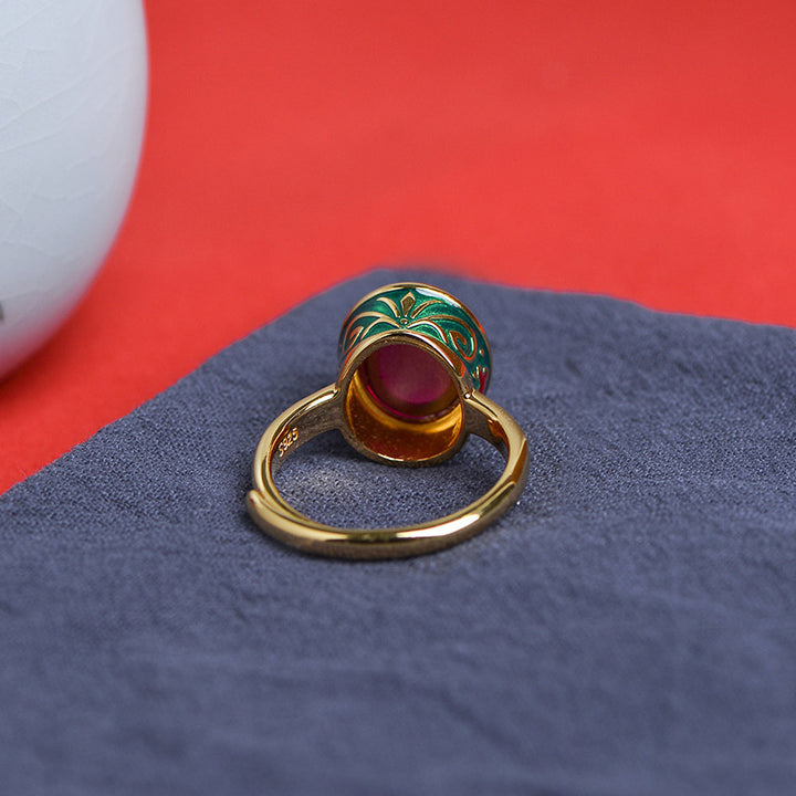 Anillo de corindón rojo de plata de ley 925 con Buddha Stones