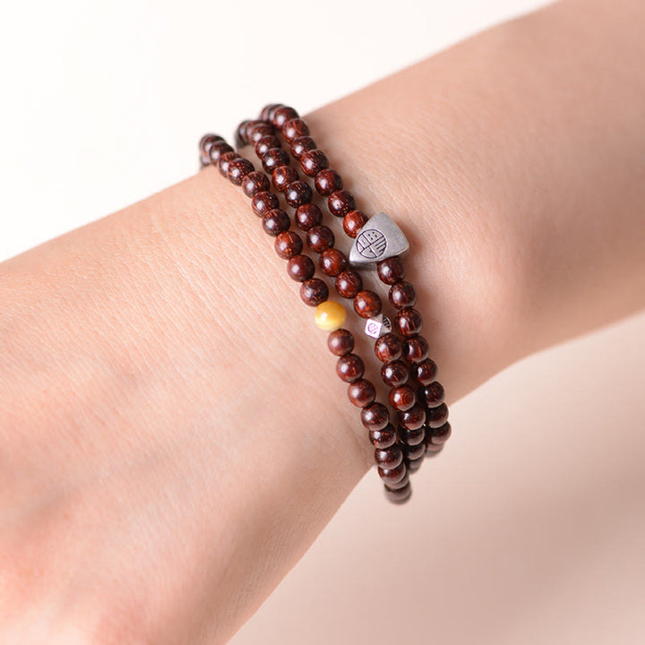 Pulsera de triple envoltura de protección de carácter Fu de sándalo rojo de hoja pequeña india de plata de ley 925 con Buddha Stones