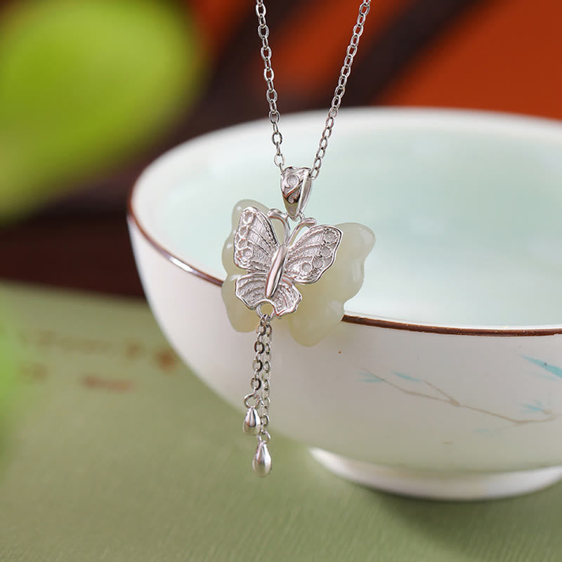 Colgante de collar con colgante de mariposa de jade blanco hetiano chapado en plata de ley 925 con Buddha Stones