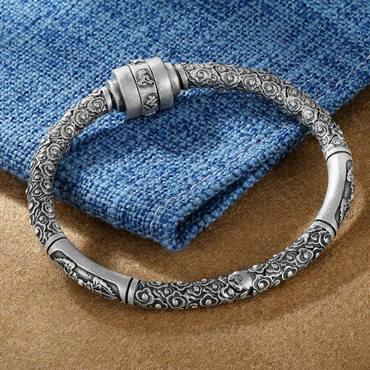 Pulsera de creatividad grabada con Buddha Stones de plata de ley 990, nubes auspiciosas tibetanas, Om Mani Padme Hum