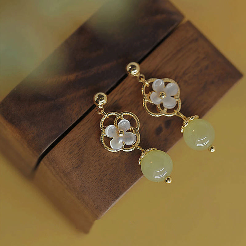 Pendientes colgantes de bendición con cuentas de jade, flor de piedra Tridacna de Buddha Stones