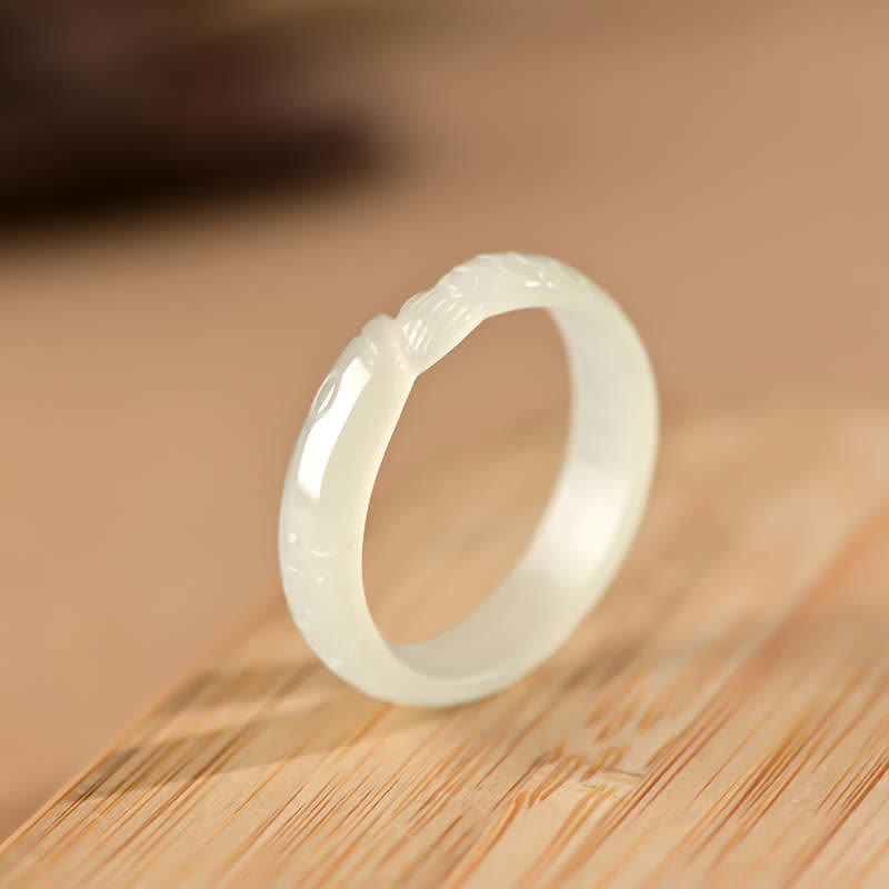Anillo de suerte con éxito de pez koi, jade blanco hetiano, jade cian y jade