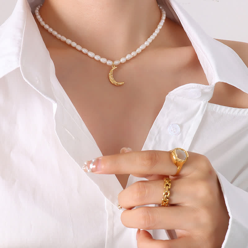 Colgante de collar tranquilo con luna creciente y perlas