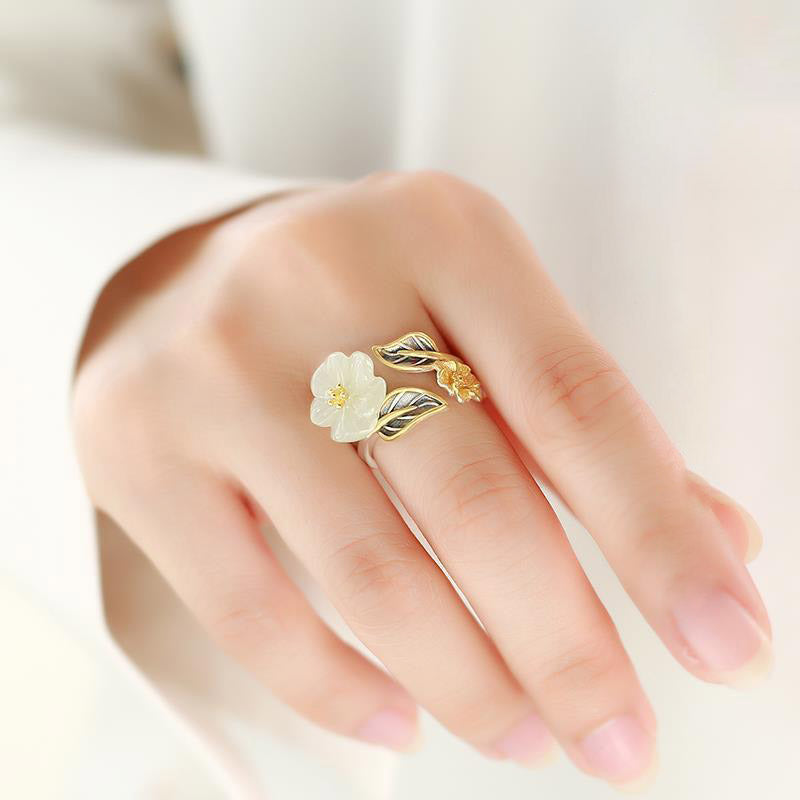 Anillo de la suerte de la hoja de la flor del ciruelo del jade blanco del cobre plateado 925 de las Buddha Stones