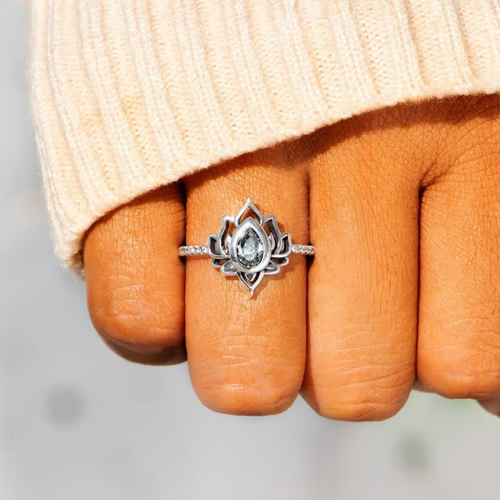 Anillo de protección de bendición de circonita de loto de plata de ley con Buddha Stones