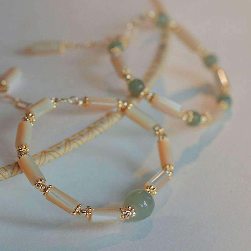 Pulsera con patrón de bambú con cuentas de jade hetiano de piedra Tridacna chapada en oro de 14 quilates con Buddha Stones