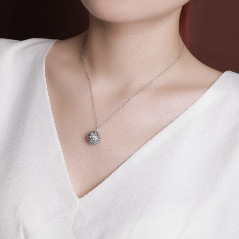 Collar con colgante de cadena de plata de ley 990 con diseño de moneda de cobre con diseño de Buddha Stones