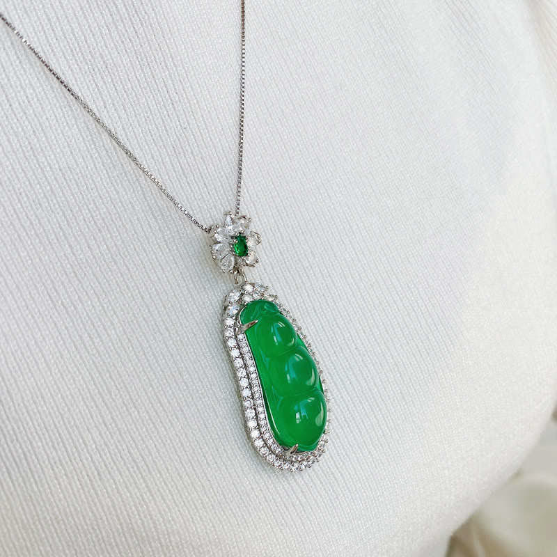 Colgante de collar de suerte de jade cian de frijol de la fortuna