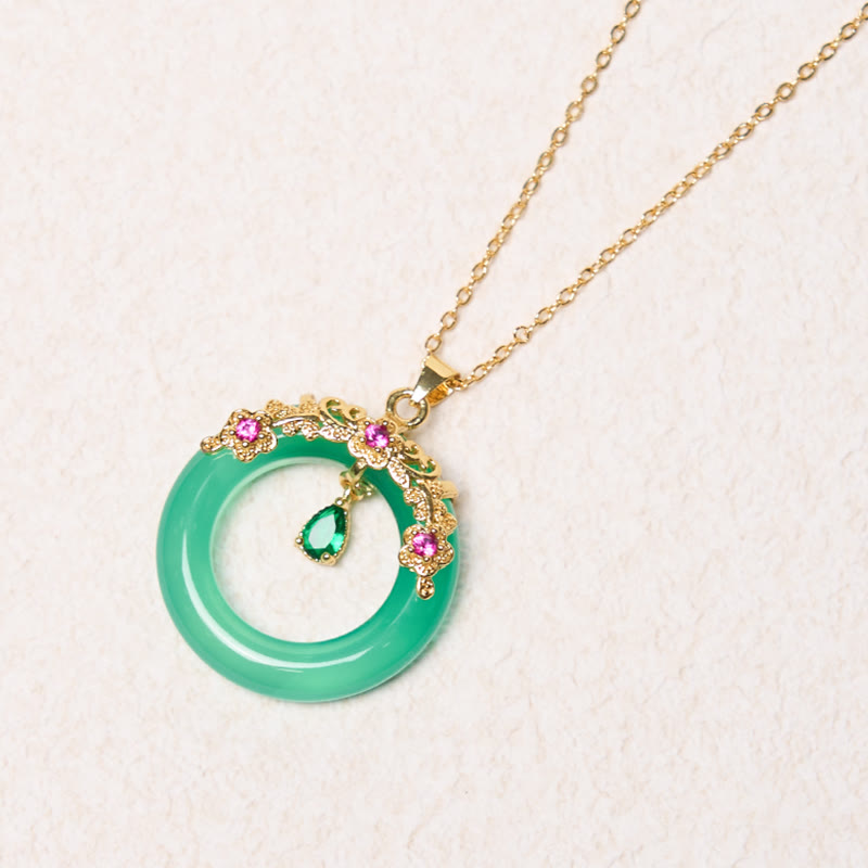Colgante de collar de fuerza con diseño de hebilla de paz de Calcedonia verde con Buddha Stones
