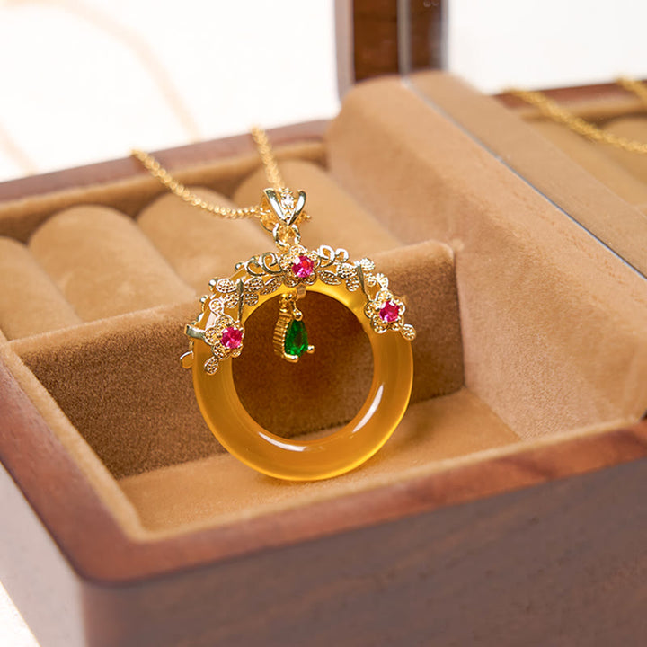 Colgante de collar de fuerza con diseño de hebilla de paz de Calcedonia verde con Buddha Stones
