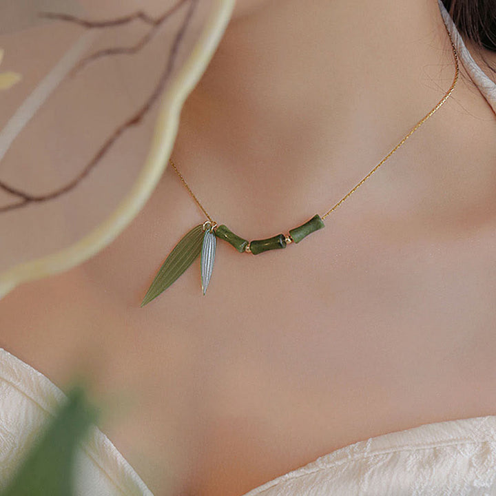 Colgante de collar de riqueza con diseño de jade y hoja de bambú de Buddha Stones