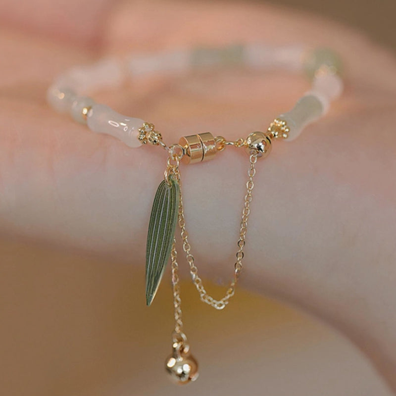 Pulsera de protección de la suerte con hojas de bambú de jade blanco hetiano chapado en oro de 14 Buddha Stones