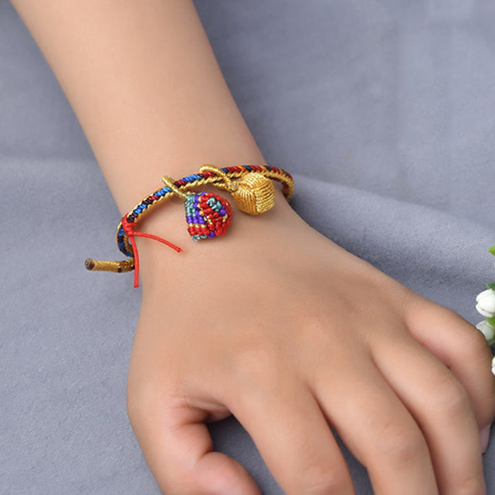 Pulsera con dije de bola dorada Zongzi hecha a mano con cuerda colorida y Buddha Stones