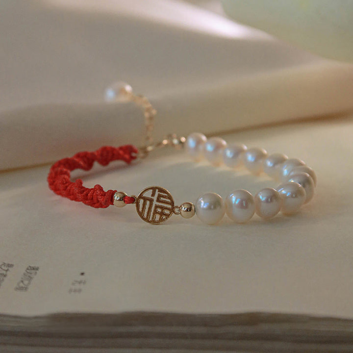 Pulsera de hilo rojo trenzada con protección de la suerte y perlas chapadas en oro de 14 quilates