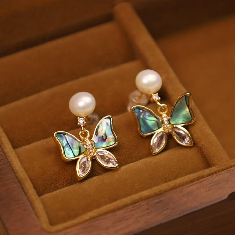 Pendientes de tuerca de sinceridad de mariposa con perlas de concha natural de cobre chapado en oro de 18 quilates con Buddha Stones