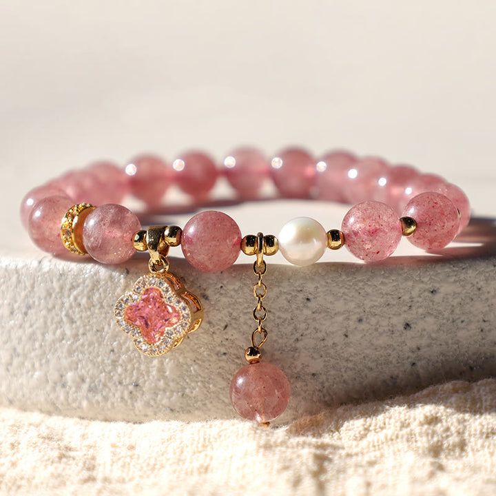 Pulsera curativa con dije de trébol de cuatro hojas y perlas de cuarzo fresa con Buddha Stones