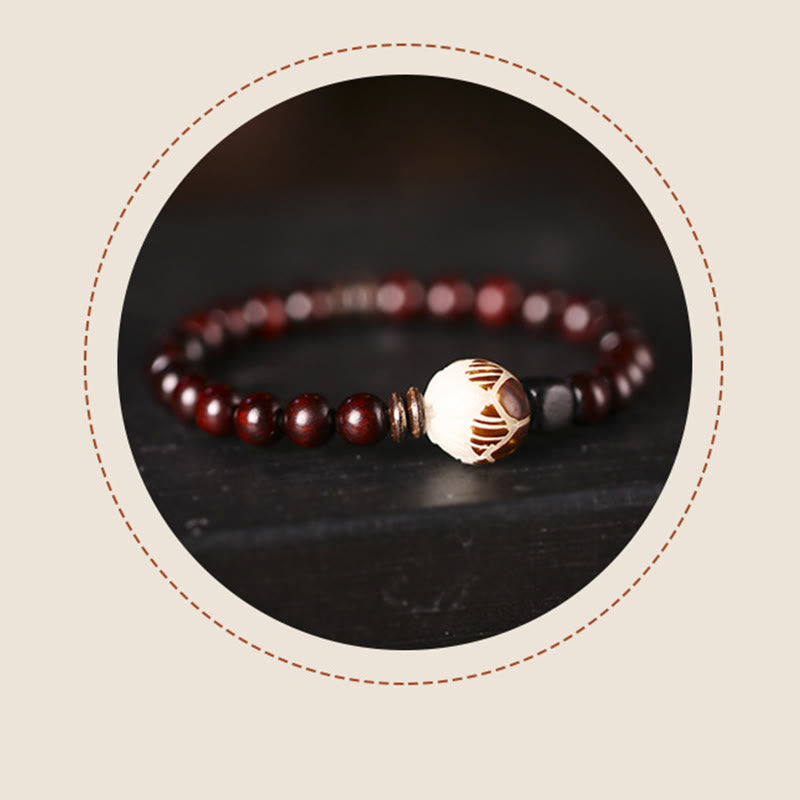 Pulsera de doble envoltura de protección tallada con semillas de loto y sándalo rojo de hoja pequeña de Buddha Stones