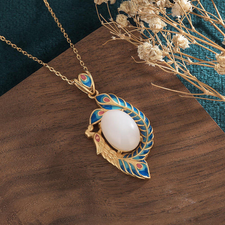 Colgante de collar de bendición de cobre de pavo real de jade blanco
