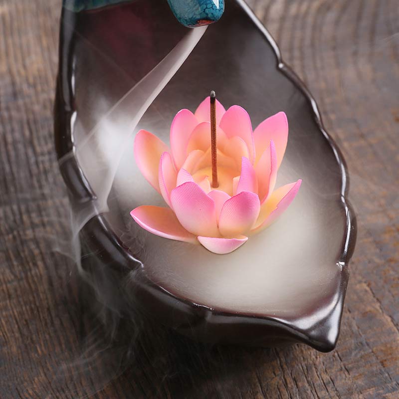 Quemador de incienso de meditación de loto de cerámica con pequeños ciervos de piedras de Buddha Stones , decoración