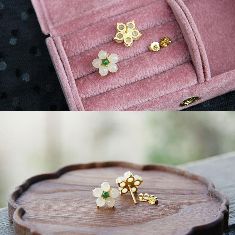 Pendientes de tuerca con diseño de flor de jade blanco y Buddha Stones