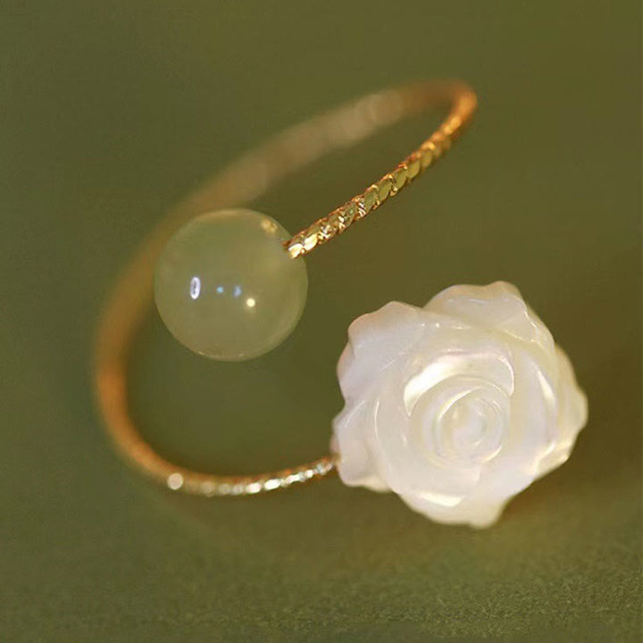 Buddha Stones Anillo de bendición con cuentas de jade, piedra tridacna chapada en oro de 14 quilates, flor rosa