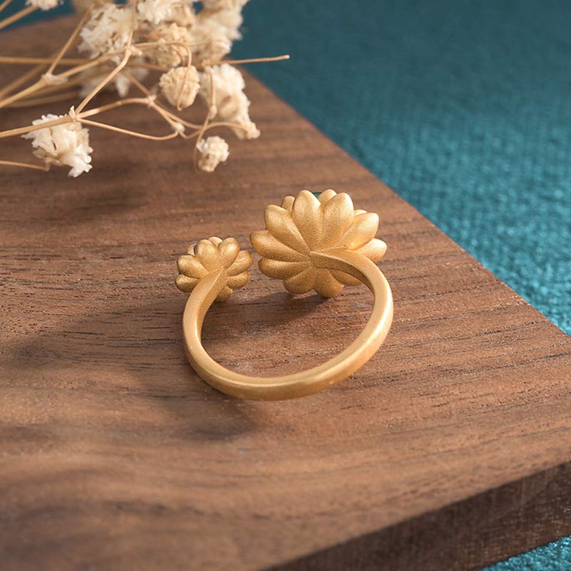 Anillo ajustable con abundancia de jade y patrón de loto con Buddha Stones