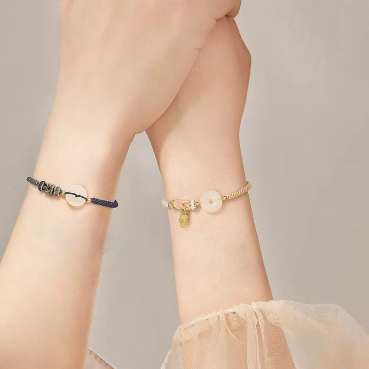Pulsera de cuerda tejida hecha a mano de ágata blanca con hebilla de paz y suerte y protección