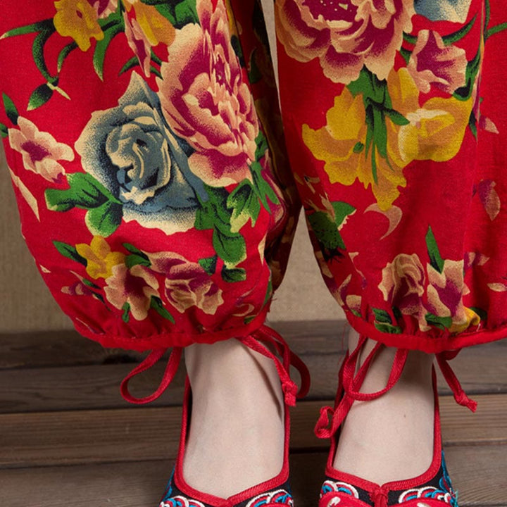 Pantalones bombachos con estampado de flores rojas y verdes de estilo étnico con Buddha Stones y bolsillos