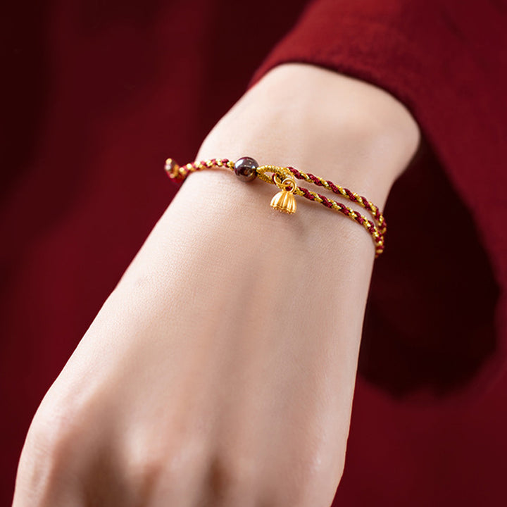 Pulsera trenzada con dije de paz y alegría de loto de cuerda de oro rojo hecha a mano con Buddha Stones