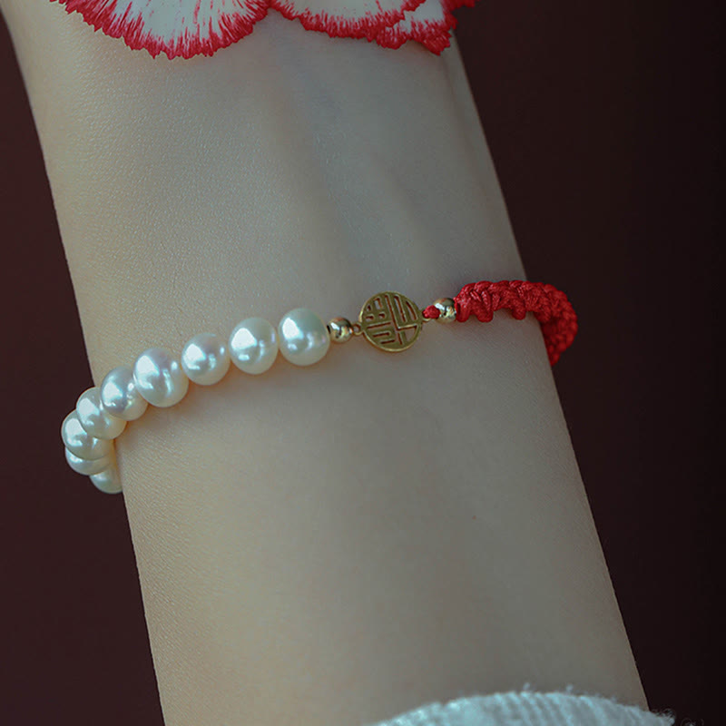Pulsera de hilo rojo trenzada con protección de la suerte y perlas chapadas en oro de 14 quilates